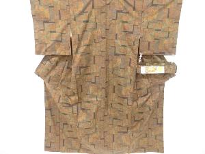 リサイクル　色紙に草花模様織り出し本場泥大島紬着物（5マルキ）